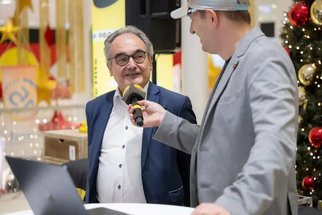 15 Jahre west: Centermanager Karl Weingrill auf der Bühne beim Jubiläumsfest | Foto: EKZ west