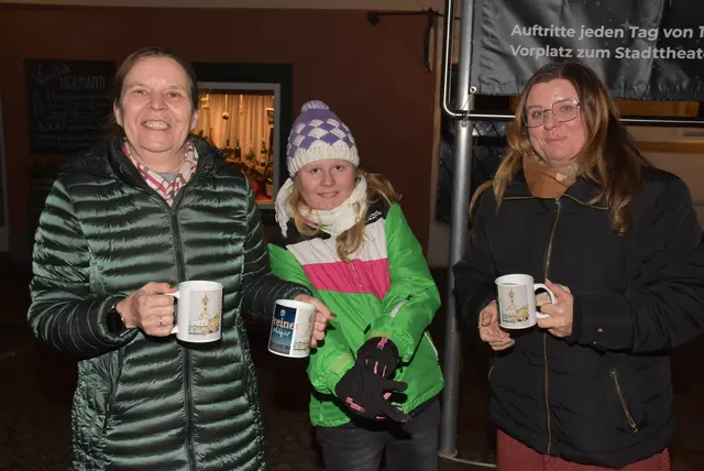 Einen einzigartigen, musikalischen  Adventkalender organisiert Markus Pöcksteiner aus Sarmingstein am Greiner Hauptplatz. Gestartet wurde am 1. Dezember mit Ensembles der Stadtkapelle Grein.  | Foto: Zinterhof