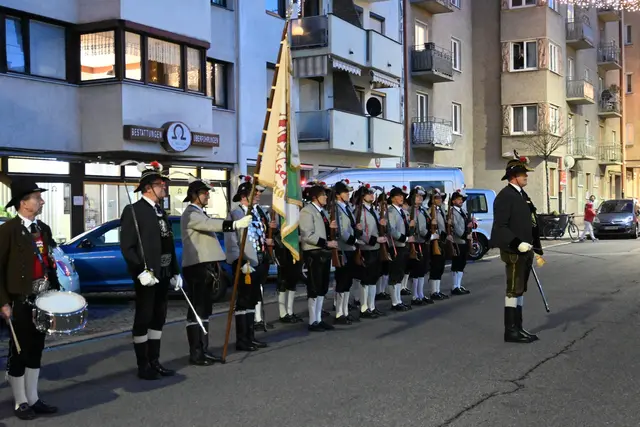 Pradler Schützen marschierten auf. | Foto: Königer