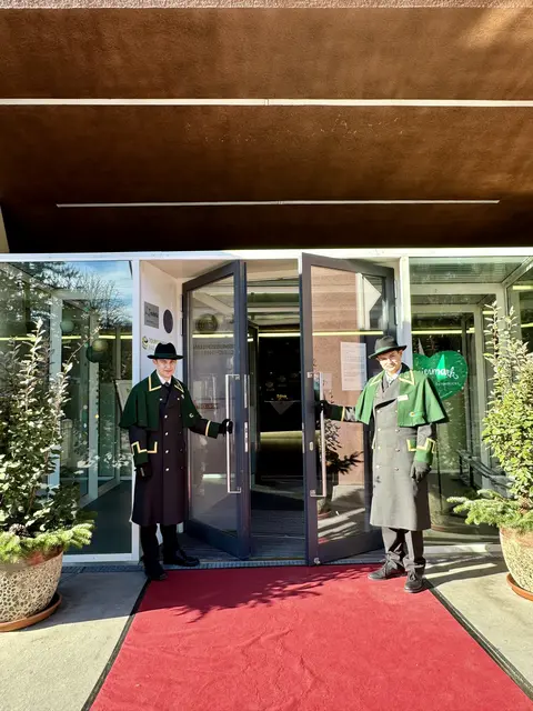 Doormen öffneten die Tür für die Besucher der Tage der offenen Tür. | Foto: TS Bad Gleichenberg 