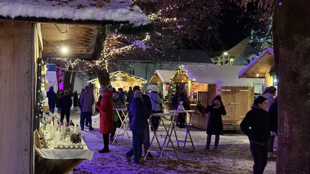Richtig schön: Der Weihnachtsmarkt im Stadtpark von Reutte. | Foto: MeinBezirk/Günther Reichel