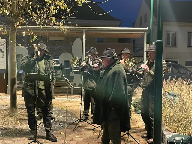 Die stimmungsvollen Darbietungen der Jagdhornbläser Heinis Ruh läuteten den Advent ein. | Foto: Marktgemeinde Lanzenkirchen