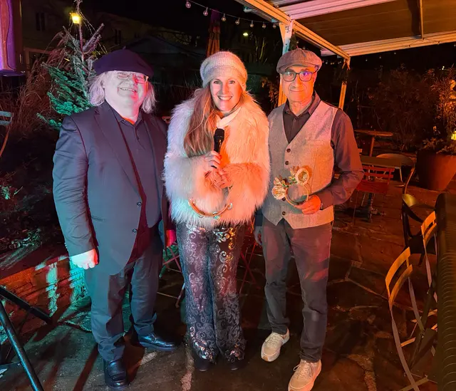 Das Duo Karl Schaupp und Eveline Skarek mit Khalil Dahdal. | Foto: Mike Waidhofen