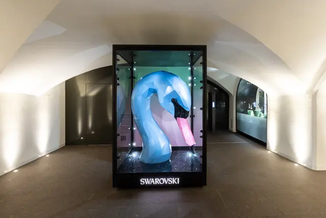 An den drei Standorten der Swarovski Kristallwelten Stores in Wattens, Innsbruck und Wien finden sich die „Radiant Creatures“, inspiriert vom Schwan, der als Sinnbild von Schönheit, Anmut und Liebe das Logo des Unternehmens ziert.

 | Foto: Swarovski Kristallwelten