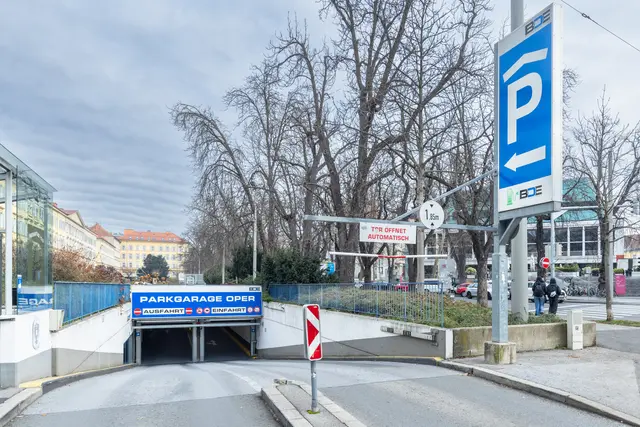 Parkplatzsuche als Glückssache: Die Operngarage hat eine Kapazität von 411 Stellplätzen, 80 Prozent davon sind allerdings Dauerparker. | Foto: Konstantinov