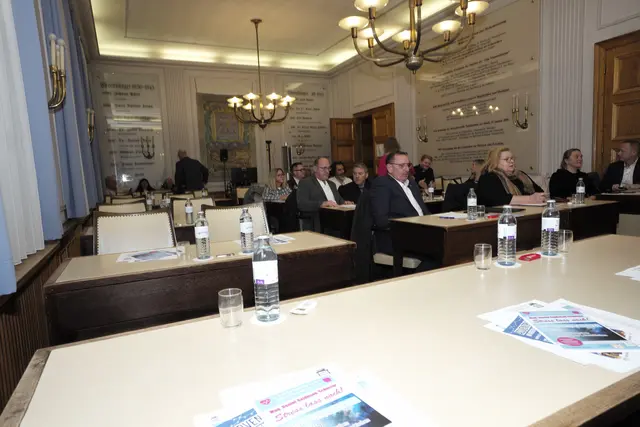 Leere Sesseln, wohin man schaute. | Foto: Santrucek