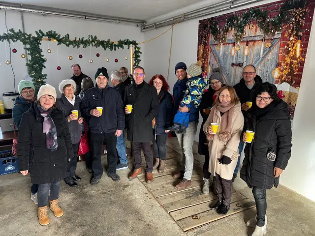 Martha Weichselbraun, Anette Töpfl, Hermine Garschall, Franz Nigischer, Andreas und Doris Zainzinger, Christian und Kerstin Weber, Cornelia Hirnschall, Josef und Gabriele Wimmer (v.l.) | Foto: ÖVP Vitis