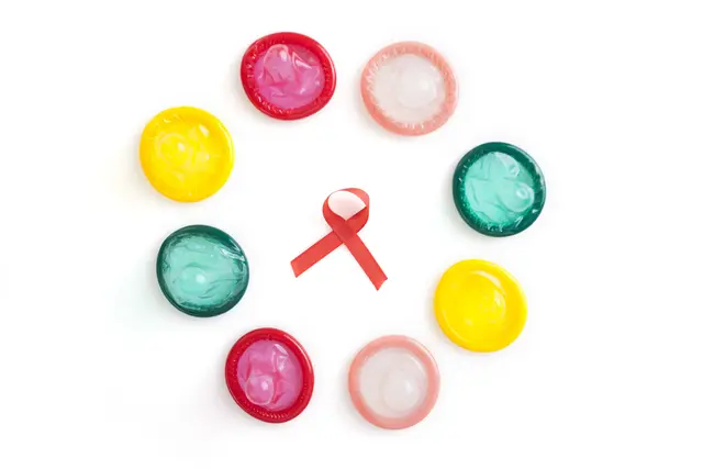 Kondome sind noch immer die beste Prävention: Sieschützen nicht nur vor Aids, sondern auch vor anderen Geschlechtskrankheiten, wie Chlamydien.  | Foto: Nikodash/panthermedia