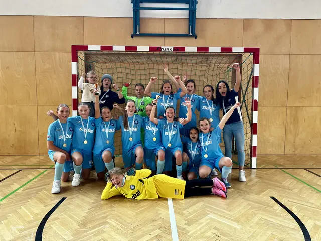 22 Damenteams folgten eine Woche später dem Motto „Mädels gemma kicken“. Im Bild die siegreichen Mädels der U13 des FC Stubai. | Foto: FC Stubai