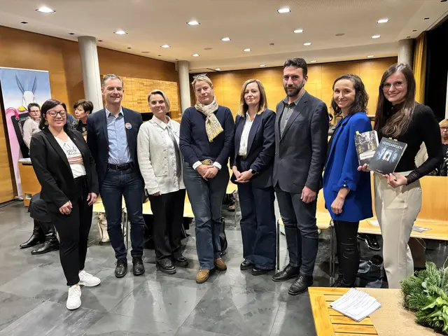 Petra Almer, Wolfgang Dolesch, Bettina Bauernhofer, Nadja Holzmüller, Inses Haspl, Bernd Felfer, Christina Winter da Silva, Nicole Stranzl (v. l.) | Foto: MeinBezirk/Leonie Herrmann