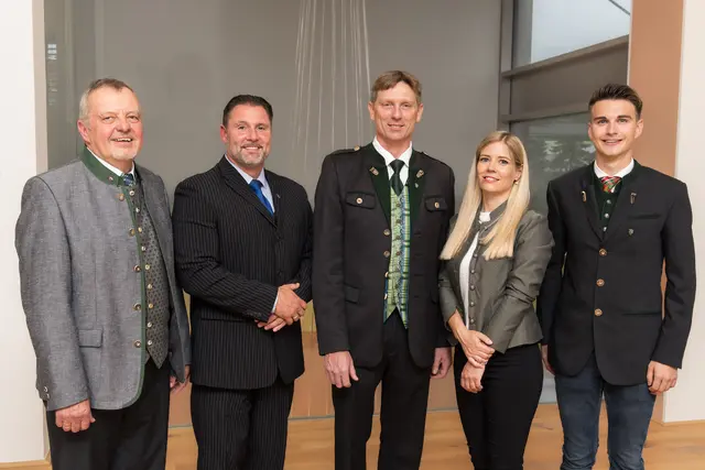 Vorstandsmitglieder (v. l.): Kassier Bernhard Rößl, 2. Vizebürgermeister René Stangl, Bürgermeister Günter Jantscher, 1. Vizebürgermeisterin Tanja Altenbacher, weiteres Vorstandsmitglied Lukas Kollegger | Foto: Marktgemeinde Stallhofen