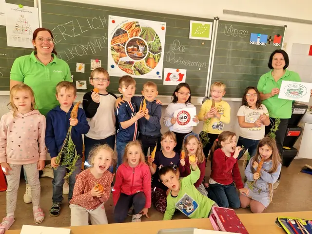 Gruppenfoto mit den Bäuerinnen Nadine Magerl (l.) und Sissi Schübl (r.). | Foto: Bäuerinnen Groß Gerungs