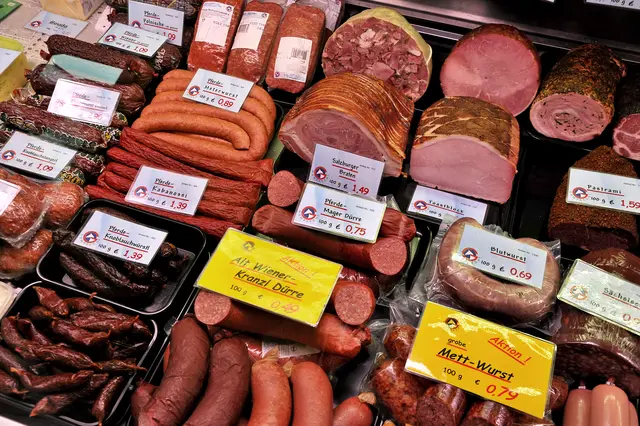 In der Zentrale in Enns gibt es zahlreiche Wurstspezialitäten zu kaufen. | Foto: Pferdefleischerei Gumprecht