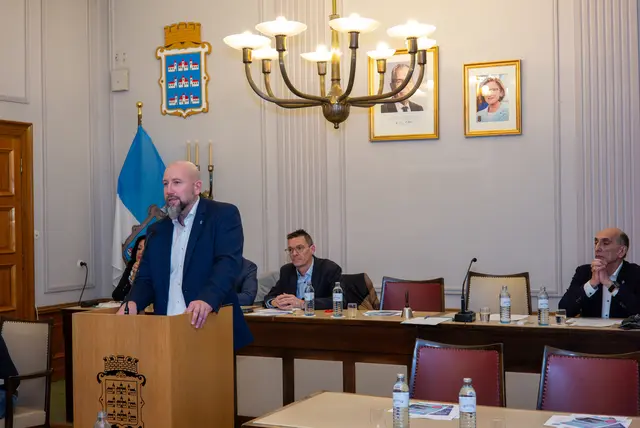 Der Vizebürgermeister richtet sich an SPÖ- und Grüne-Ersatzmandatare, ihre Pflicht zu tun.  | Foto: Santrucek