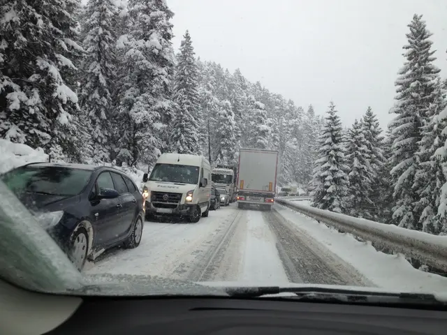Auf der Fernpasstrecke kommt es öfter zu Behinderungen nach starken Schneefällen. | Foto: Archiv