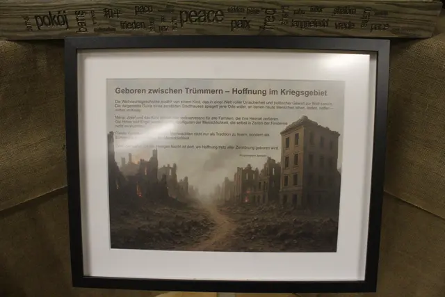 Die Krippe, die die Ruine eines zerstörten Stadthauses zeigt, soll die Bedeutung der Weihnachtsbotschaft unterstreichen.