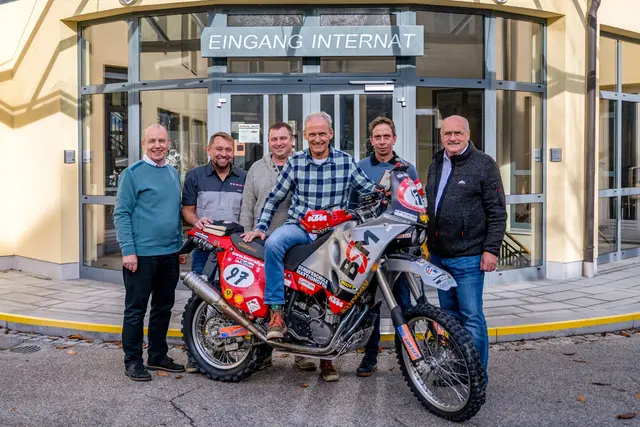 Das BSM-Rallye-Team mit der Rallyemaschine von 2000 (v. l.): Hans Stockhammer, Franz Lasinger, Thomas Schlöglmann, Jochi Sauer, Franz Gruber und Hans Luttinger. | Foto: BSM-Rallye-Team