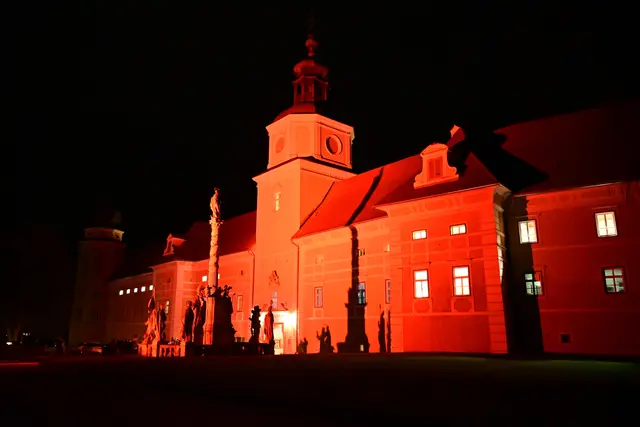Rote Kirchen weisen auf die heutigen Christenverfolgungen hin. | Foto: Franz Faustmann