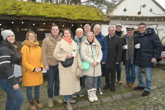 Organisatorinnen und Organisatoren mit Ehrengäste | Foto: Alexandra Goll
