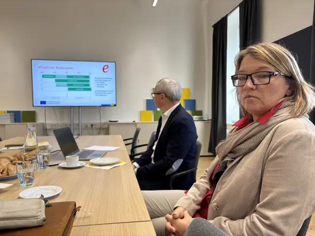 „Wir müssen den Bürgern die Vorteile der Kombination Wind- und Sonnenkraft und Batteriespeicher verständlich erklären“, weiß Damböck-Lehr, die als Umweltgemeinderätin. | Foto: Alexandra Goll