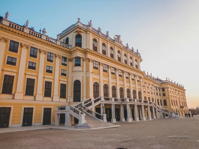 Vor allem der kaiserliche Flair zeiht viele Menschen nach Schönbrunn. | Foto: Árpád Czapp/Unsplash