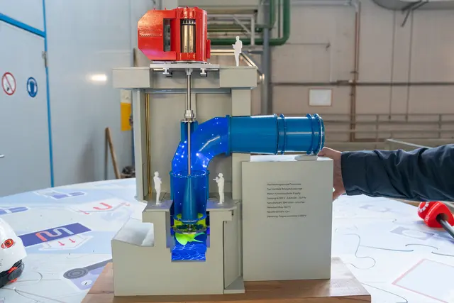 Ein Model der neuen Pumpe. | Foto: Valentina Marinelic/MeinBezirk