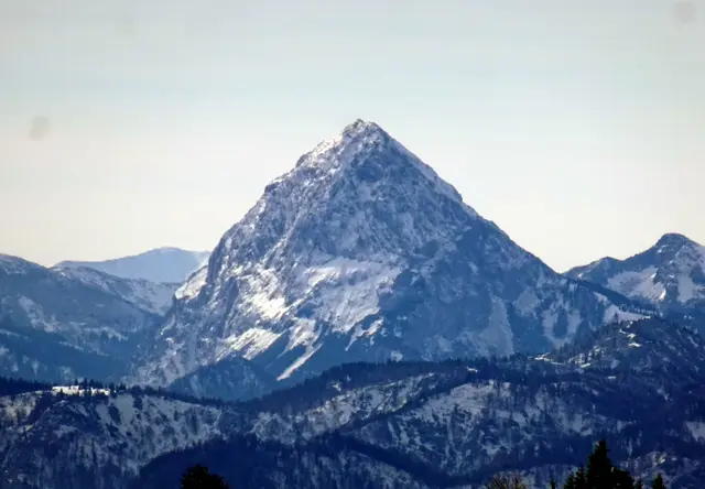 Der markante Lugauer in der Ferne