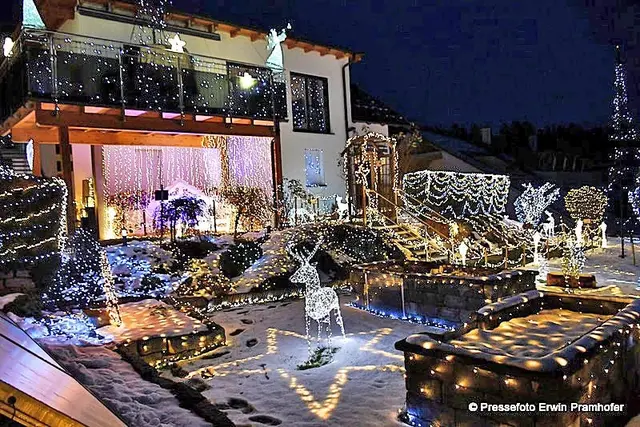 Weihnachtshaus in Lasberg: Mit mehr als 150.000 LED-Lampen beleuchtet