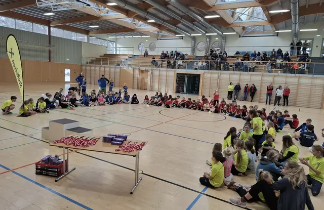 113 Kinder stellten sich in der Sporthalle Reutte dem fordernden Kondi-Bewerb. | Foto: Ehrnberg-Cup