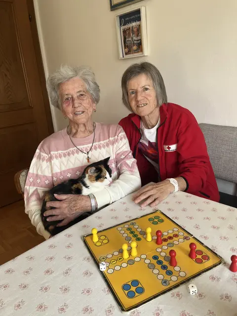 Von links: Maria Wögerbauer und Maria Eder. | Foto: Rotes Kreuz