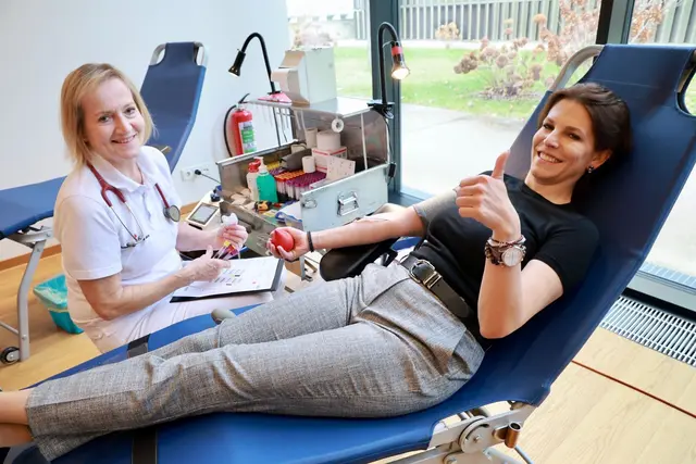 Auch Landeshauptfrau Karoline Edtstadler spendete vor Kurzem Blut. | Foto: Land Salzburg/Franz Neumayr