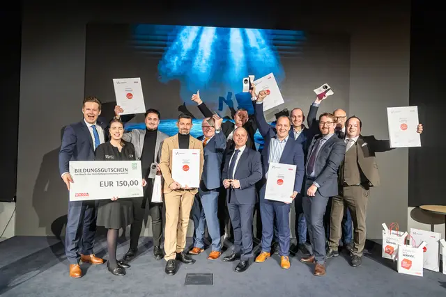 Jonas Zimmer-Grafinger (3.v.l.) und Manuel Roither (1.v.r.) erhielten das Gütesiegel „VAlerie“. | Foto: cityfoto