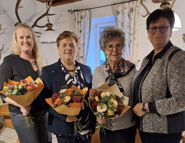 Am Foto von links Sylvia Waidhofer, Angela Honeder, Christine Schartmüller, Nationalrats-Abgeordnete Rosa Ecker.
 | Foto: FPÖ Bezirk Perg