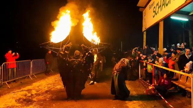Der traditionelle Krampuslauf, präsentiert von Kurvenwetzer, war erneut ein voller Erfolg und zog zahlreiche begeisterte Besucher an.  | Foto: Black Cat Foto
