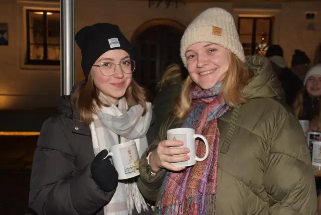 Einen einzigartigen, musikalischen  Adventkalender organisiert Markus Pöcksteiner aus Sarmingstein am Greiner Hauptplatz. Gestartet wurde am 1. Dezember mit Ensembles der Stadtkapelle Grein.  | Foto: Zinterhof