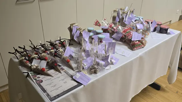 Passend zur Advent und Weihnachtszeit warten viele Geschenke. | Foto: FS Maria Lankowitz