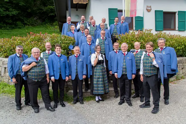 Die Sängerrunde St. Michael mit ihrer Chorleiterin.  | Foto: Privat 