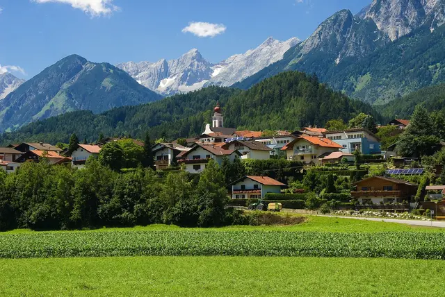 Fritzens bleibt trotz jüngster Kritik nun doch ein Mitglied im Tiroler Gemeindeverband. Bürgermeister Markus Freimüller ist darüber erleichtert. | Foto: TVB Hall Wattens