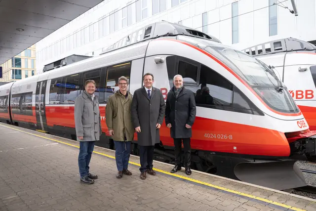 IVB-Geschäftsführer Ekkehard Allinger-Csollich, Mobilitätslandesrat René Zumtobel, VVT-Geschäftsführer Alexander Jug und ÖBB-Regionalmanager Werner Dilitz (v.l.). | Foto: VVT/Birgit Pichler