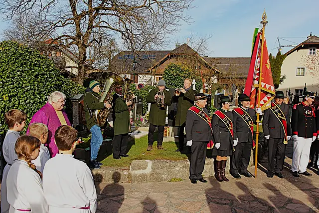 Verabschiedung von Pater Berhard Röck als Anifer Pfarrer durch die TMK - Anif, den Feuerwehren Anif und Niederalm, den historischen Schützenzug Niederalm,und der Kameradschaft Anif-Niederalm-Neu/Anif ....!!