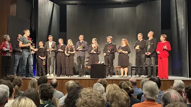 Mit präzise gesetzten Pointen und Spielfreude gelang es allen Mitwirkenden, einen kurzweiligen und unterhaltsamen Theaterabend zu gestalten. | Foto: Privat