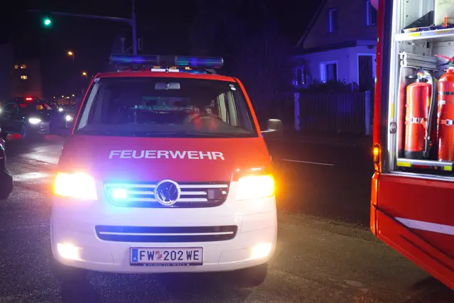 Komplett demoliert: Ein Audi und ein BMW stoßen auf einer Kreuzung auf der Salzburgerstraße in Wels zusammen. | Foto: laumat.at