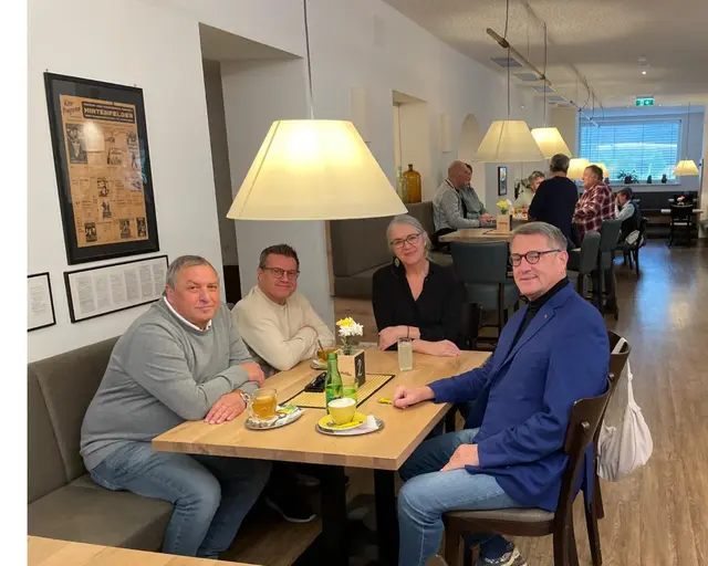 Von links: BM Helmut Sampt,VB Ernst Halb, Karin Siegl und Alfred Kollar (OSG) im Gespräch. | Foto: OSG