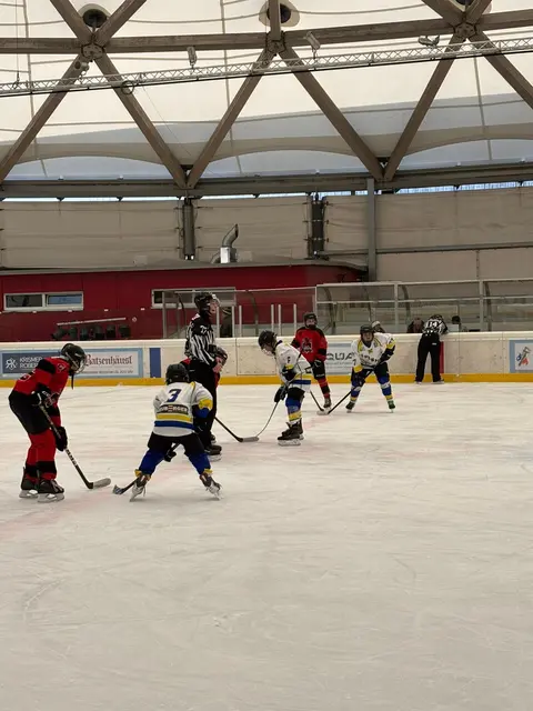U13 Eishockey-Jugend beim-Puck Drop | Foto: EC Ehrwald