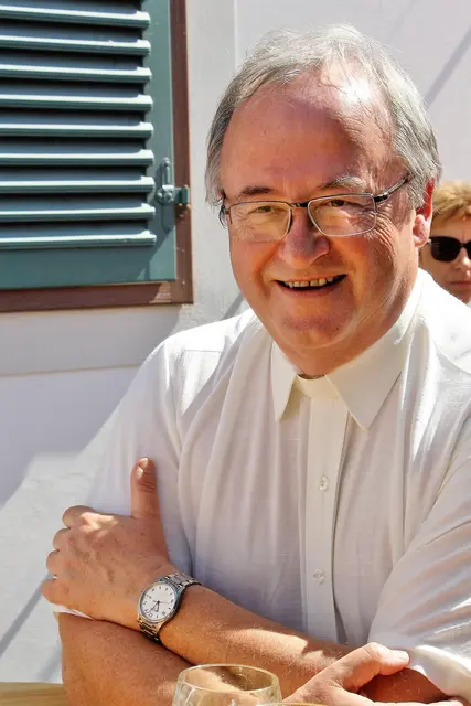 Pater Paulus Kamper ist gern bei den Leuten. Hier beim Pfarrfest in Hitzendorf | Foto: Edith Ertl