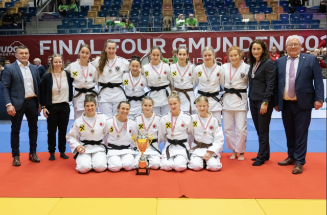 Die Damenmannschaft des UJZ Mühlviertel holte den Vizemeister-Titel.  | Foto: UJZ Mühlviertel