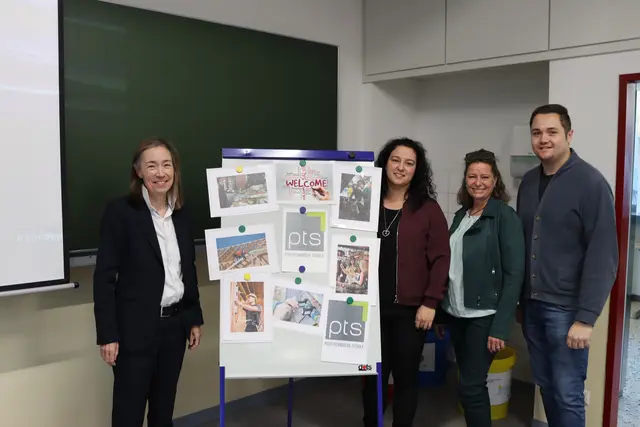 Die engagierten Lehrer standen Direktorin Sabine Friedrich zur Seite, um Schüler vieler verschiedener Schulen zu informieren und zu begeistern. | Foto: MeinBezirk.at