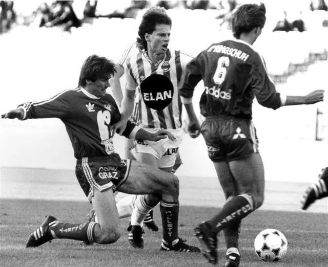 Walter Sobl gegen Peter Schöttel in Wien-Hütteldorf, 1989 | Foto: Kurt Keinrath/APA-Archiv/picturedesk.com