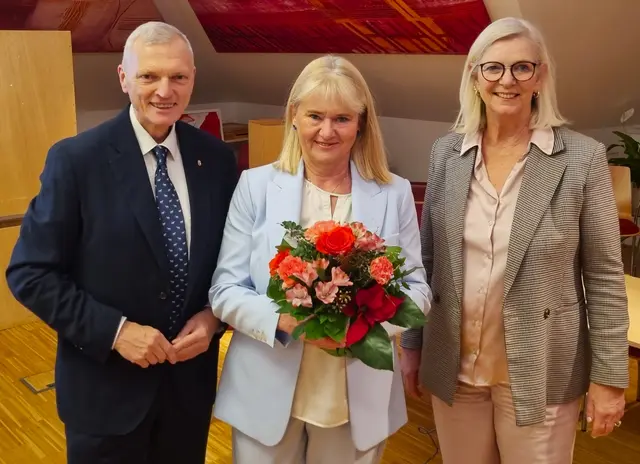 Von links: Bezirkshauptfrau Karin Gföllner, Bürgermeisterin Daniela Rosenegger, Landtagsabgeordneter Josef Schöchl | Foto: Josef Schöchl