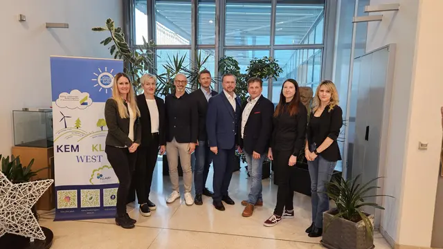 Die Vertretungen der fünf Gemeinden mit den beiden neuen Regionsmanagerinnen | Foto: Eco Smart